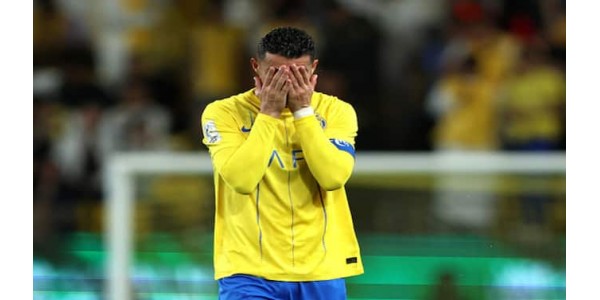 CRISTIANO RONALDO chorou pela primeira vez após derrotar o adversário CRISTIANO RONALDO chorou pela primeira vez após derrotar o adversário